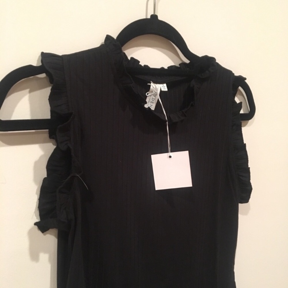 GWYNETH Black ruffle tank - Picture 7 of 8